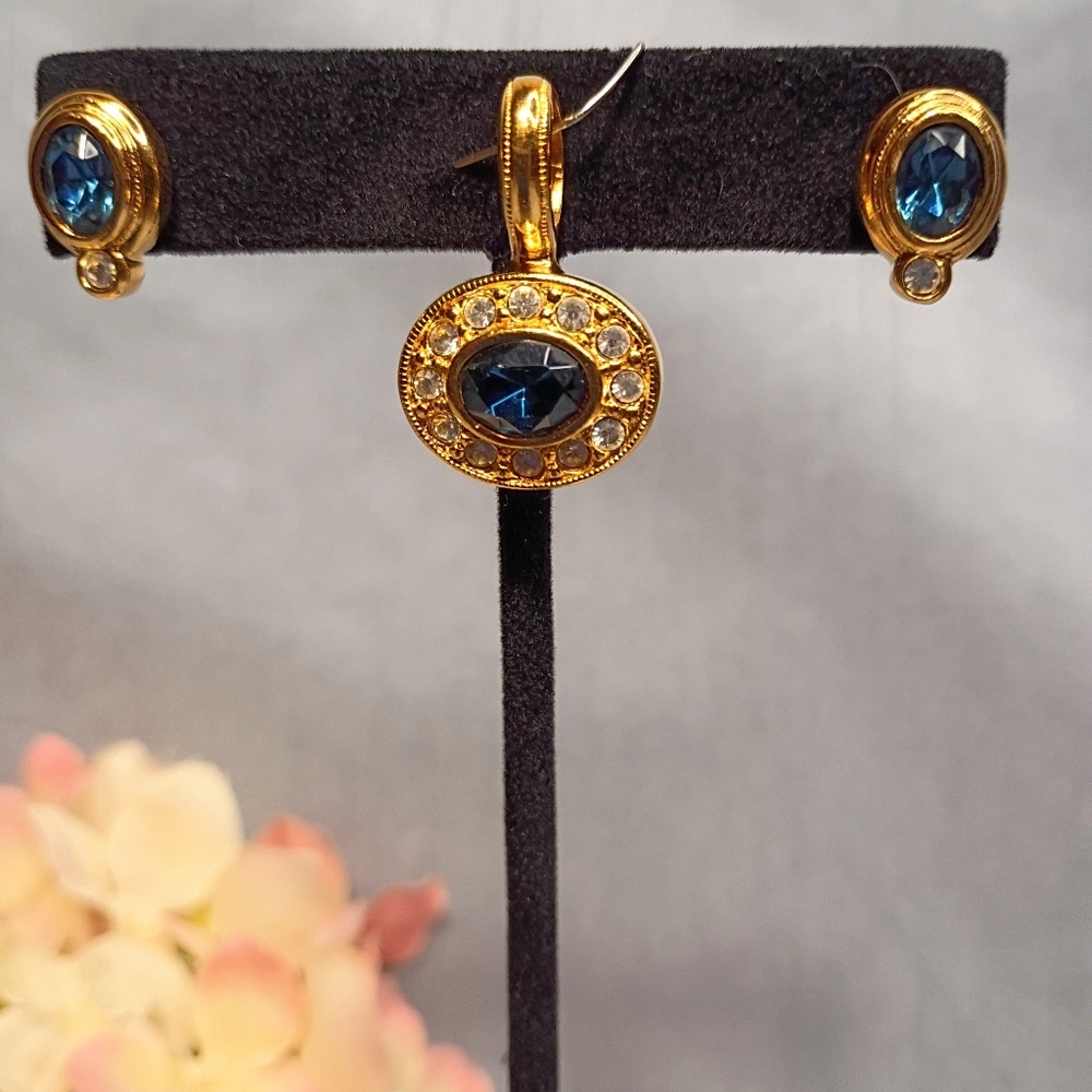 Avon Pendant and Earring Set